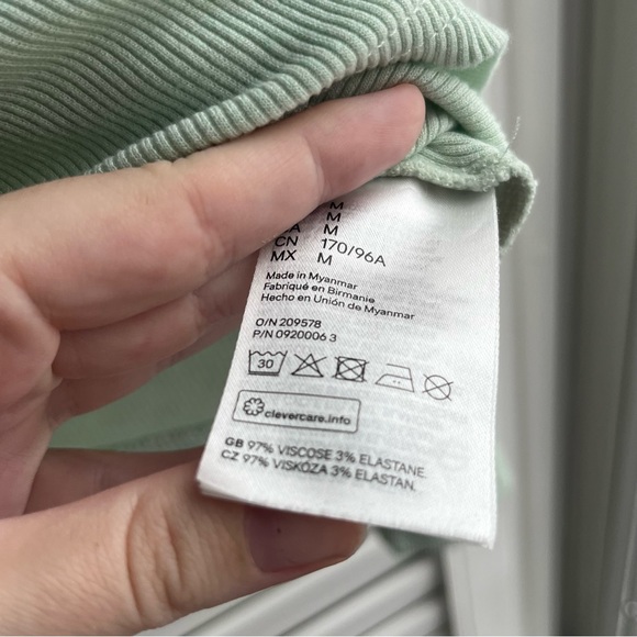 H&M DIVIDED Mint Long Sleeved Ribbed Top - Picture 5 of 5